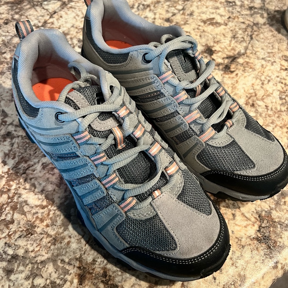 Fila hiking shoes - size 8.5. *new*